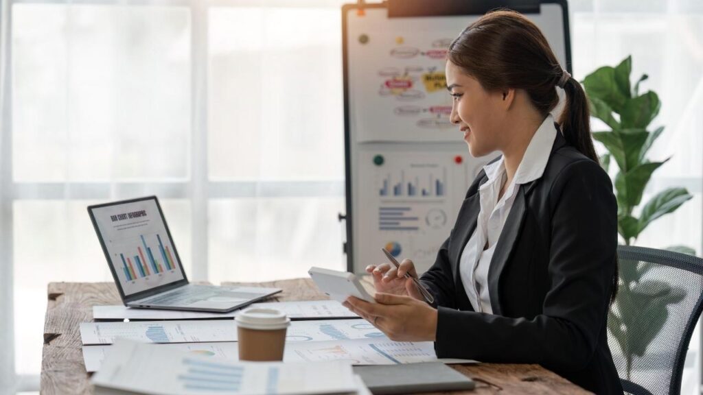mulher analisando gráficos em ambiente corporativo